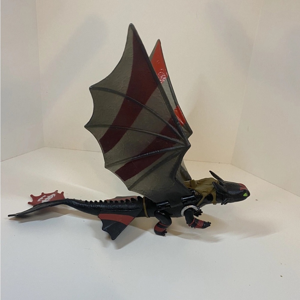 How To Train Your Dragon 2 Toothless Power Dragon Wing Action Racing Stripes toy